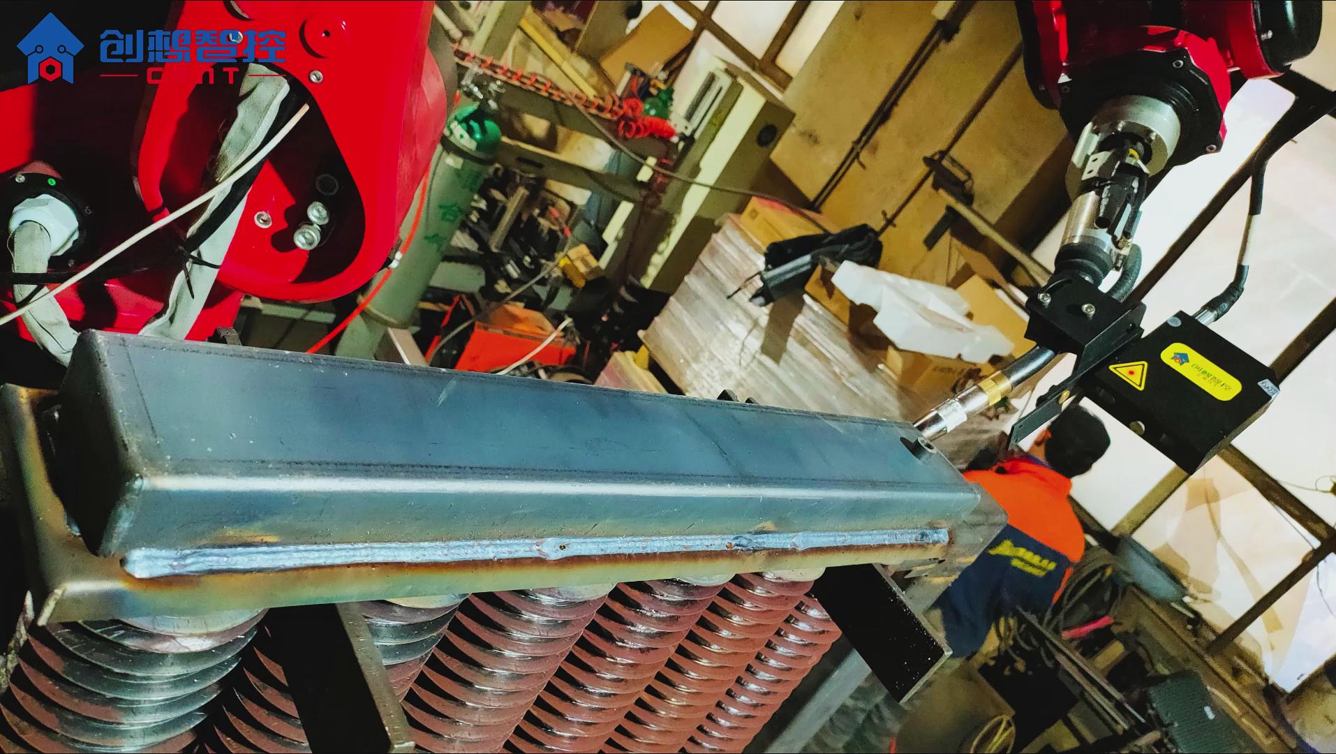 創(chuàng)想焊縫跟蹤系統(tǒng)在散熱器自動(dòng)焊接的應(yīng)用