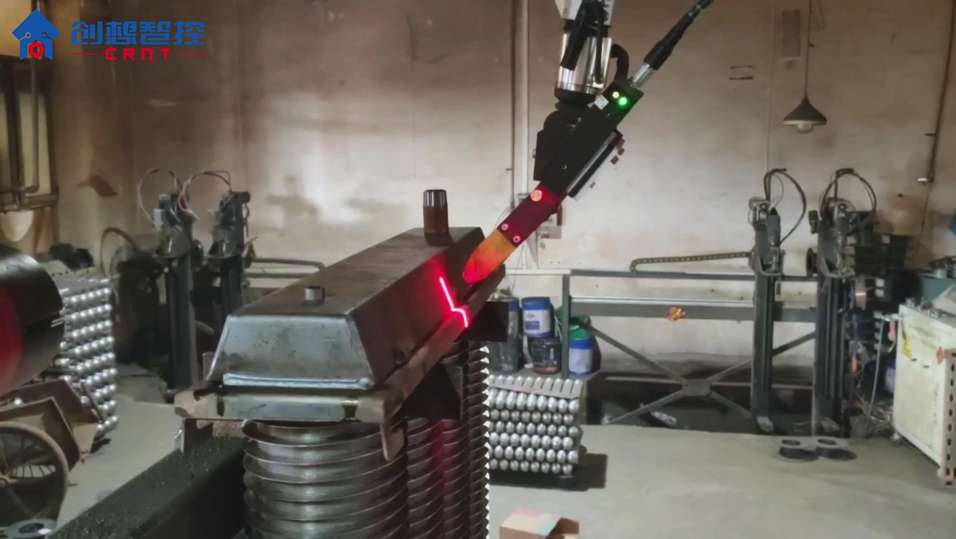 創(chuàng)想焊縫跟蹤系統(tǒng)在散熱器自動(dòng)焊接的應(yīng)用