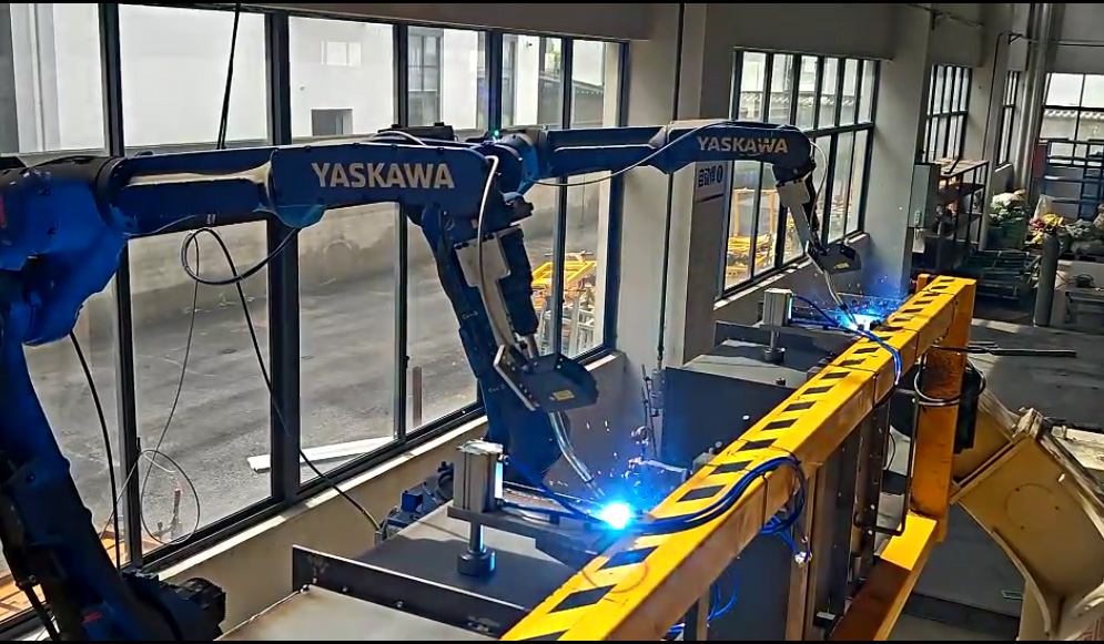 創(chuàng)想智控激光焊縫跟蹤器在變壓器油箱焊接中的應(yīng)用——安川機(jī)器人雙機(jī)協(xié)同解決方案