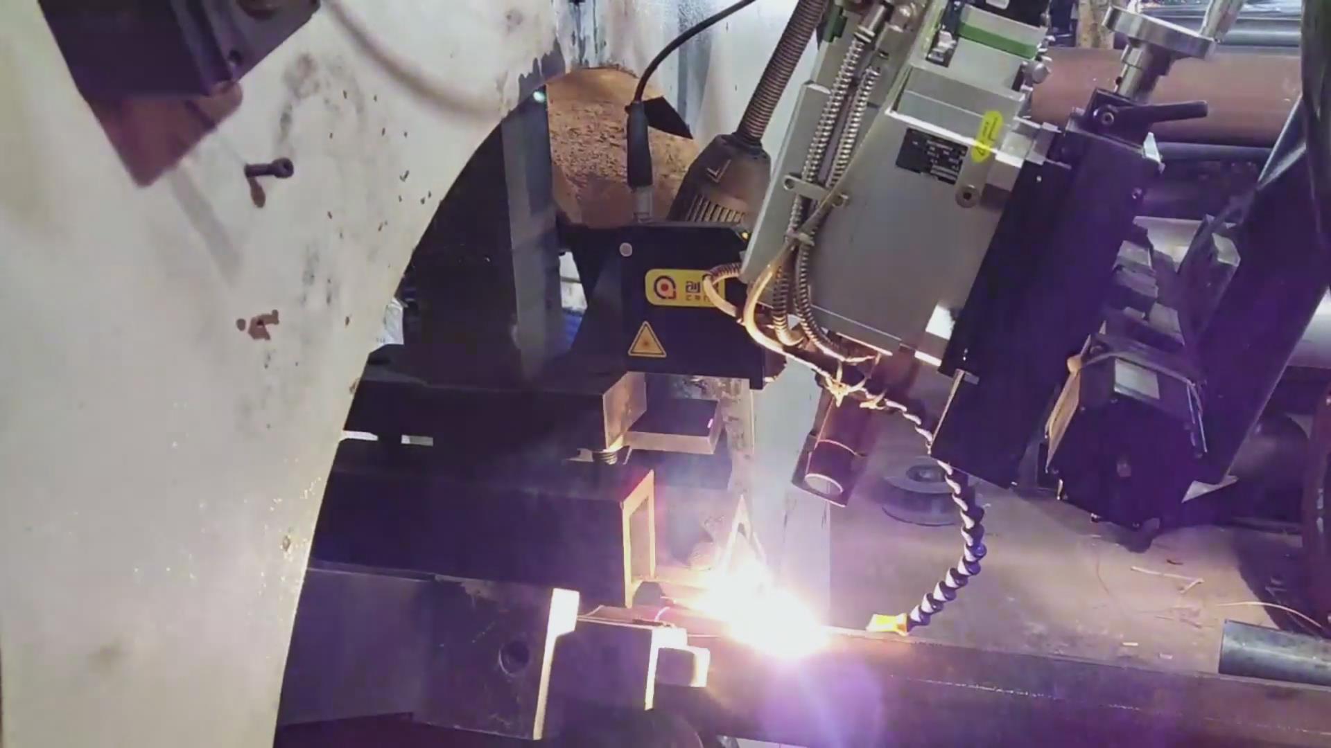 創(chuàng)想智控激光焊縫跟蹤器應用于專機，實現(xiàn)燈桿焊接全自動化升級