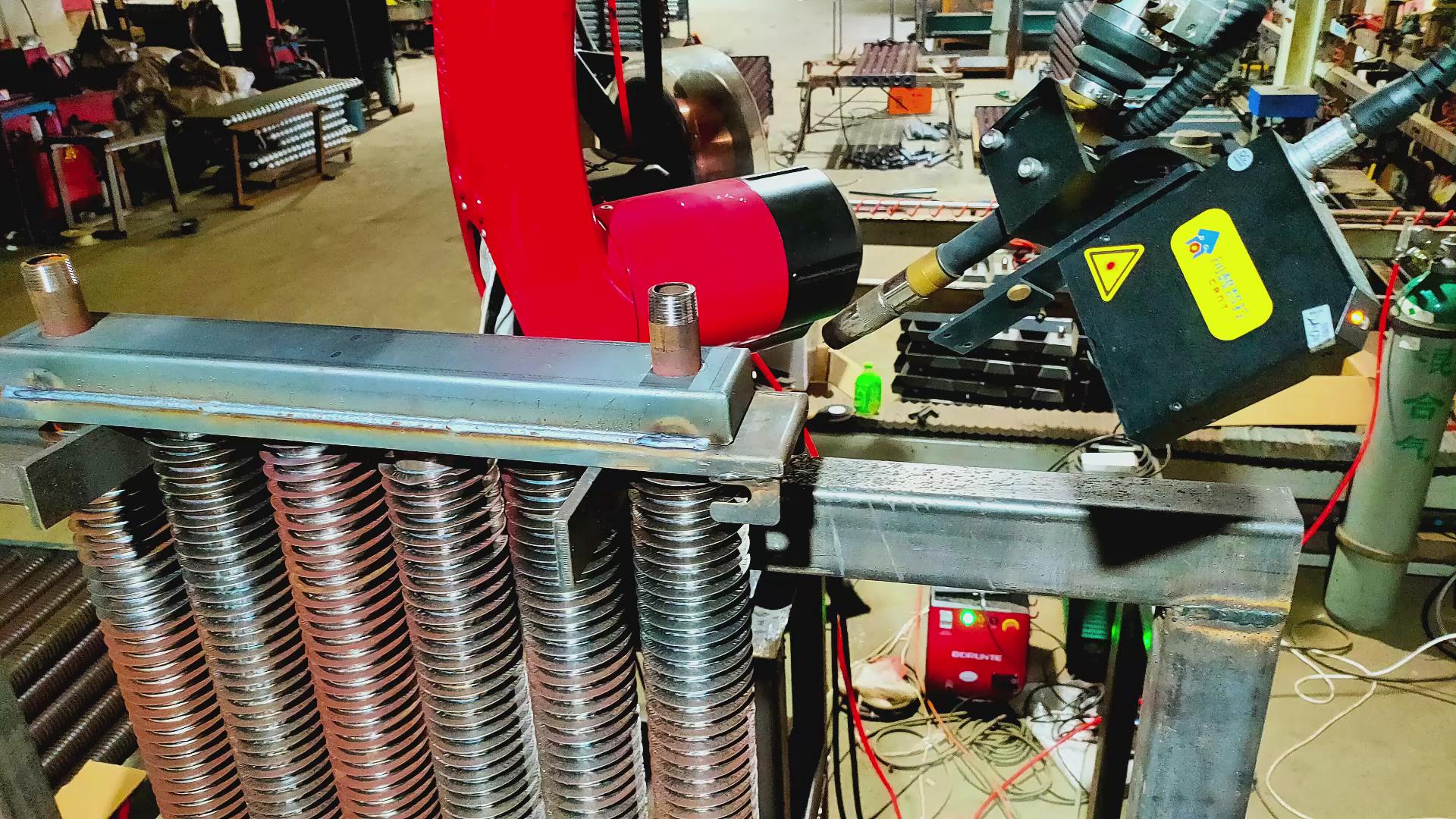 激光視覺焊縫跟蹤與路徑規(guī)劃技術(shù)助力暖氣片焊接自動化升級 激光視覺焊縫跟蹤與路徑規(guī)劃技術(shù)助力暖氣片焊接自動化升級